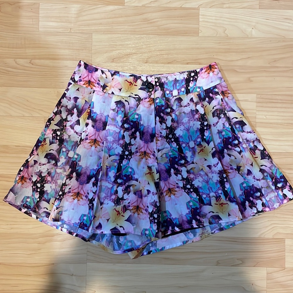Bebe Watercolor Floral Print Shorts Womens Polyester Blend Size 2